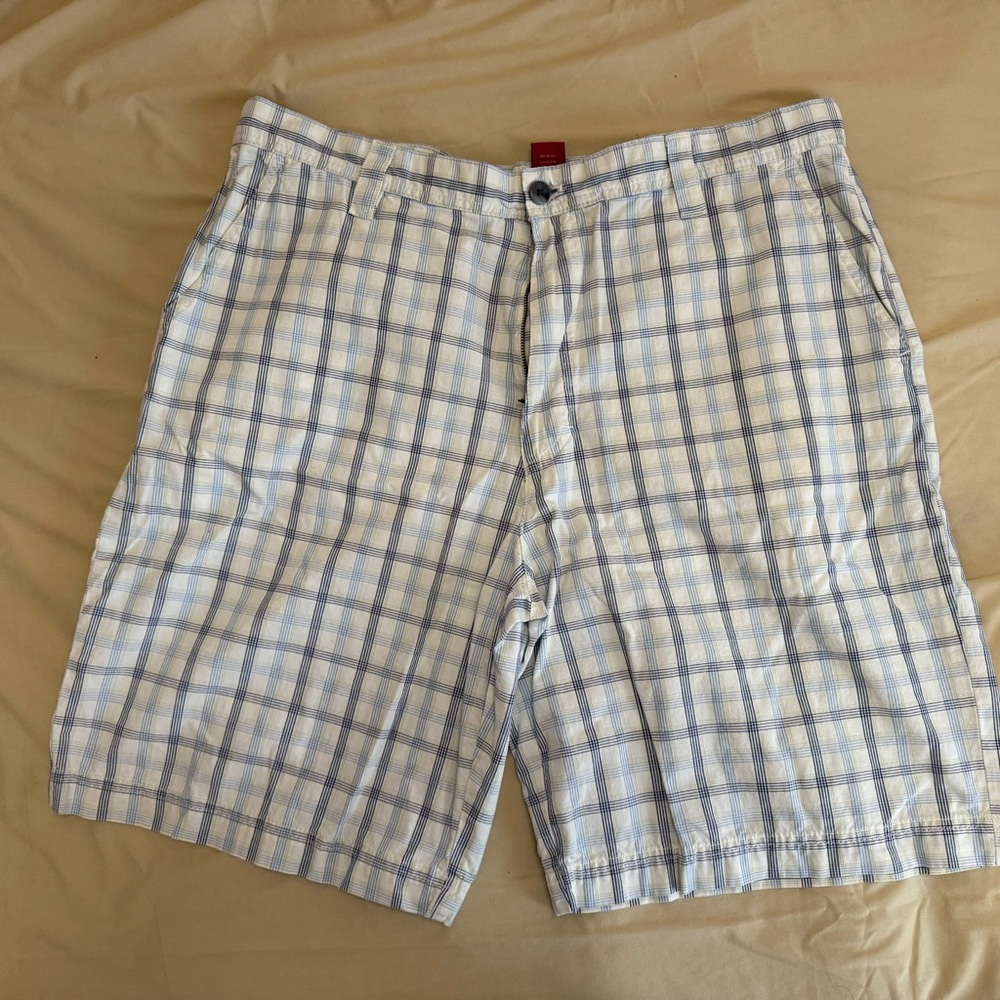 Izod Blue and White Flat Front Shorts Casual Style
